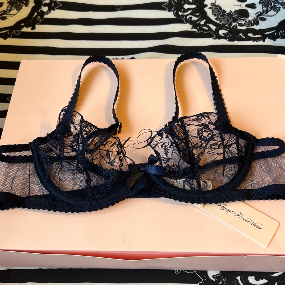 Agent Provocateur Jayce Bra And panty set with suspenders/ garter belt